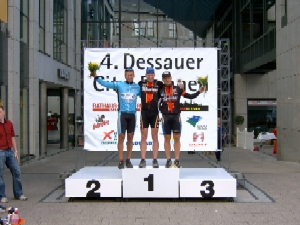 Hobbyklasse beim 4. Dessauer City-Rennen: 1. Platz Sören Eckert, 3. Platz Frank Häßelbarth