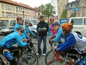 Die Ostthüringer Jugendfahrer (Gera/Greiz) mit ihrem Trainer Andreas Wartenberg