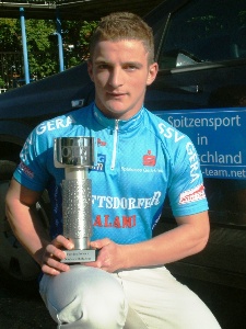 René Enders mit dem OTZ-Pokal