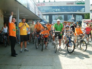 Start der 2. BARMER-LÖWENTOUR auf dem Museumsplatz vor dem Elsterforum.