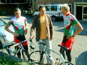 Die Radsport Förderkreismitglieder Armin Allgäuer und Olaf Ludwig übernehmen Patenschaften über die SSV-Junioren John Degenkolb und Lucas Schädlich