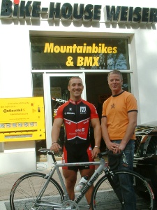 Robert Förstemann kehrt dem Sprintteam Erfurter Stadtwerke den Rücken und wechselt zum XXL Erdgas Team (Archivbild mit Sponsor Jens Weiser)