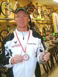 Frank Hässelbarth sichert sich den Thüringer Landesmeistertitel im Kriterium der Senioren.