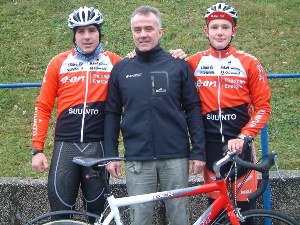 Thüringer Sporthilfe ehrte John Degenkolb und Florian Harbig, hier mit ihrem Geraer Trainer Gerald Mortag.