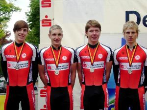In der Besetzung Kevin Predatsch (Wingerode), Fabian Thiel (Greiz), Kay Exner und Felix Fischer (beide Erfurt) holte das Th&uuml;ringer Jugend-Quartett Silber im Mannschaftszeitfahren bei der Deutschen Stra&szlig;enmeisterschaft 2008 in Genthin.