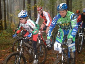 Eröffnungsrennen der MTB-Strecke im Geraer Stadtwald.