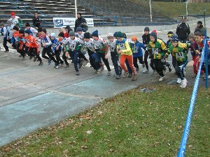 Die Nachwuchsklassen k&auml;mpfen um erste Punkte im Th&uuml;ringen-Cup 2009 beim Crosslauf auf dem Gel&auml;nde der Geraer Radrennbahn.