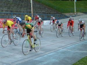 Heiß umkämpfte Bahnrennen beim 3.Lauf zum "eropräzisa" Nachwuchs-BahnCup 2008.