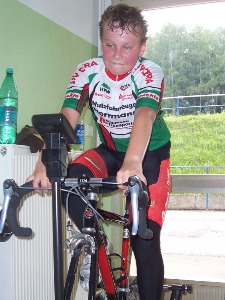 Denny Schott erreichte in seinem ersten Radrennen einen dritten Platz.