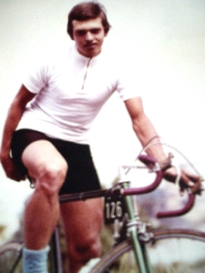 Gerald Mortag als Jugendfahrer auf seinem Rennrad.
