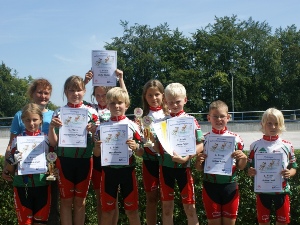 Der jüngste SSV-Radnachwuchs der Altersklasse U11, hier mit Trainerin Dr. Kerstin Riemann, überzeugte bei den Thüringer Verbandsjugendspielen.
