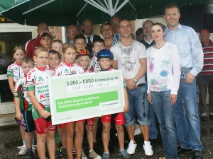 Der SSV Gera 1990 wird am 27. Oktober 2009 zum dritten Mal mit dem "Grünen Band für vorbildliche Talentförderung im Verein" geehrt.