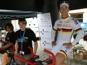 Robert Förstemann trat beim Ergometer-Marathon "Rundfahrtstädte aktiv" in Gera als Erster in die Pedale.