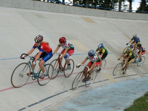 84 Nachwuchssportler waren beim Bahnomnium auf der Geraer Radrennbahn am Start.