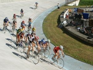 Am 26.08.09 gegen 17 Uhr findet eine Diskussionsrunde zum Thema "Die Notwendigkeit einer Radsporthalle für die Zukunft des traditionsreichen Geraer Radsports" auf der Geraer Radrennbahn statt.
