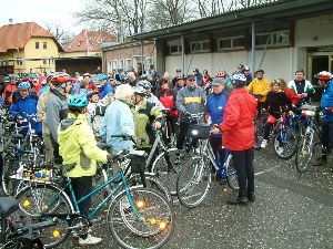 Schon zur Tradition geworden, das Saisonanfahren beim SSV Gera 1990, gemeinsam mit dem Förderkreis Radsport Gera und dem Radfahrklub Solidarität 1895 Gera.