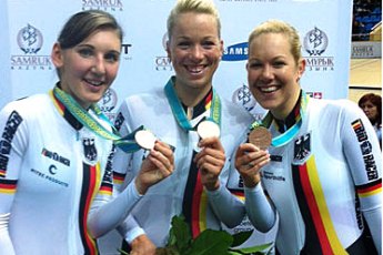 Lisa Brennauer, Charlotte Becker und Madeleine Sandig (v.l.) haben in Astana Bronze gewonnen. (Foto: privat)